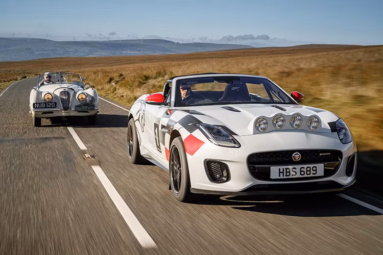Những mẫu xe thể thao việt dã F-TYPE độc đáo này cũng gợi nhớ về huyền thoại Jaguar XK 120 với biển đăng ký ‘NUB 120’, chiếc xe cùng với tay đua Ian Appleyard đã hoàn thành ba chặng đua Alpine Rally liên tiếp mà không bị phạt điểm nào, giành chiến thắng ở cả hai giải đua đường trường RAC và Tulip vào đầu những năm 1950.