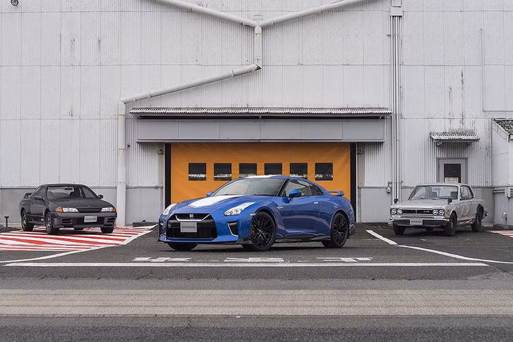 Hãng xe ôtô Nissan mới đây đã trình diễn những màn giới thiệu rất hoành tráng tại Triển lãm ôtô New York 2019 với dàn sản phẩm hùng hậu từ cổ chí kim. Trong đó, ngoài việc giới thiệu bản cập nhật mới nhất của GT-R Nismo 2020, hãng xe Nhật Bản còn cho ra mắt siêu xe Nissan GT-R phiên bản đặc biệt.