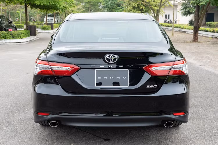 Tại Việt Nam, phiên bản Toyota Camry 2.5Q mới sẽ được trang bị khối động cơ 2AR-FE, 4 xi-lanh thẳng hàng, DOHC, VVT-i kép, 2.494 cc, công suất 181 mã lực tại 6.000 vòng/phút và mô-men xoắn 235 Nm tại 4.100 vòng/phút, hộp số tự động 6 cấp. Camry 2019 thế hệ mới sở hữu 3 chế độ lái khác nhau bao gồm Eco, Normal và Sport.