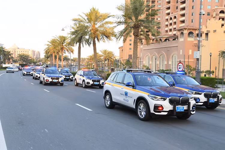 Tại thị trường Qatar, BMW X5 có giá dao động trong khoảng từ 391.000 - 450.000 QAR (2,56 - 2,95 tỷ đồng). Xe dùng động cơ xăng 6 xi-lanh thẳng hàng, tăng áp, dung tích 3.0L hoặc động cơ xăng V8, tăng áp, dung tích 4.4L, tùy phiên bản.