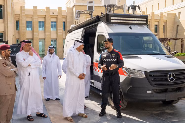 Đăng cai tổ chức giải vô địch bóng đá World Cup 2022, Qatar hiện là đất nước thu hút rất nhiều sự chú ý. Sở hữu trữ lượng dầu mỏ lớn, Qatar là một đất nước giàu có. Do đó, không có gì ngạc nhiên khi dàn xe ôtô của cảnh sát Qatar cũng vô cùng đa dạng, thậm chí có cả siêu xe và xe sang.