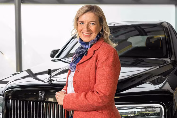 Rolls-Royce bo nhiem giam doc truyen thong toan cau moi