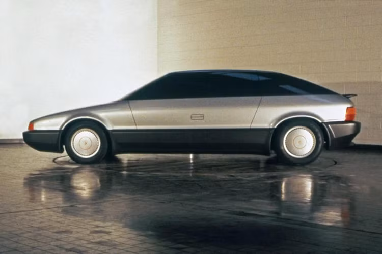 Do hãng thiết kế Italdesign "chấp bút", Marco Polo trên thực tế là phiên bản tiến hóa từ Lamborghini Espada. Vào thời đó, có không ít hãng chế tạo thân vỏ thiết kế xe dựa trên khung gầm của Lamborghini. Tuy nhiên, chỉ có một vài thiết kế được gửi trực tiếp tới hãng Lamborghini.