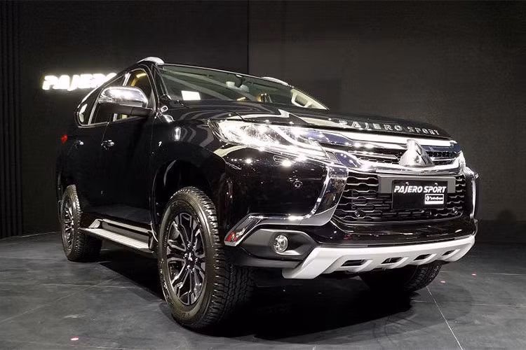 Hãng xe Mitsubishi tại Indonesia dự kiến chỉ sản xuất đúng 1.000 chiếc Pajero Sport Rockford Fosgate 2018 dành cho thị trường Indonesia. Giá xe Mitsubishi Pajero Sport Rockford Fosgate 2018 tại thị trường Indonesia là 535 triệu Rupiah (tương đương 878 triệu đồng).