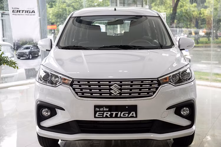Đáng chú ý khi mẫu xe từng có thời điểm bán chạy của hãng Suzuki, nay lại lọt vào tốp xe bán ế của tháng 12 khi doanh số chỉ đạt 114 xe. Hiện Suzuki Ertiga bán ra với hai phiên bản là 5MT với doanh số là 50 xe và 4 MT với doanh số là 64 xe. Cộng đồn cả hai phiên bản này là 1.198 xe đến tay khách hàng.
