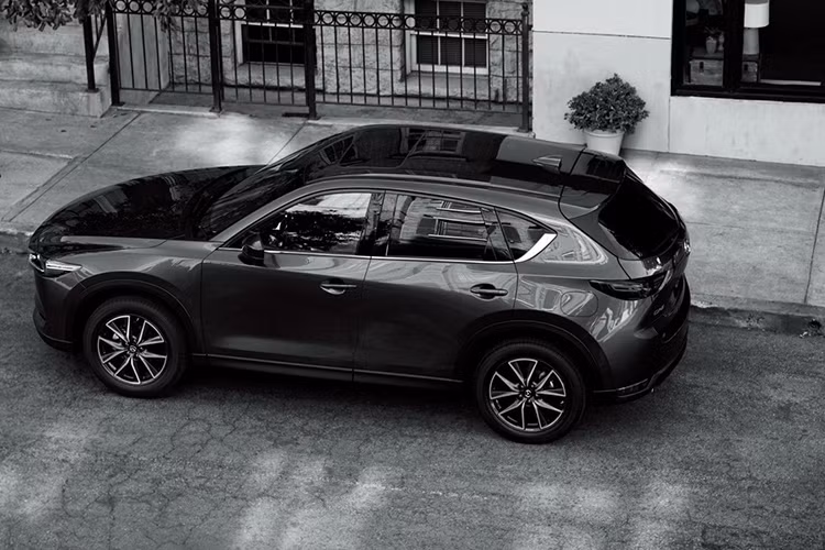 Mazda cho biết hãng đã làm việc chặt chẽ với tất cả các cơ quan liên bang và tiểu bang để đảm bảo rằng động cơ Skyactiv-D trên CX-5 đáp ứng được các tiêu chuẩn khí thải cần thiết và các quy định môi trường ở Mỹ.