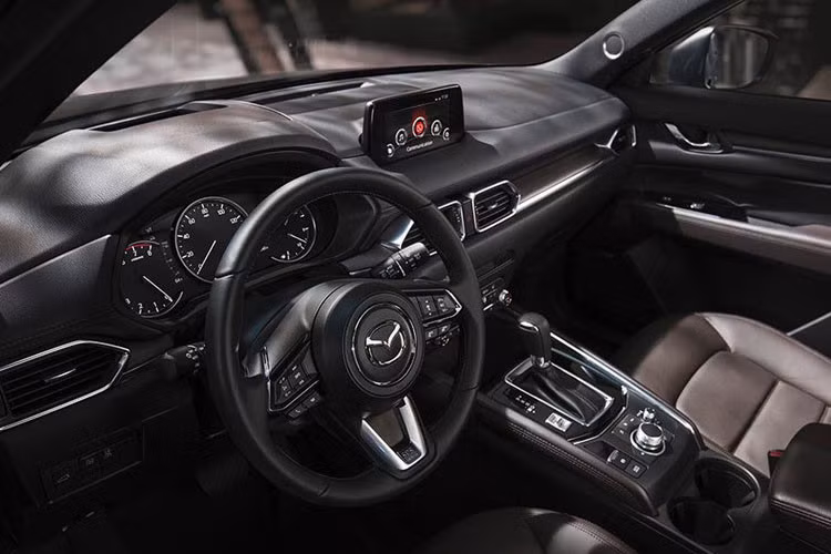 Theo EPA, phiên bản Mazda CX-5 máy dầu diesel có mức tiêu thụ nhiên liệu là 8,7/7,8 /8,4 lít/100km tương ứng với đường thành phố/đường cao tốc/đường hỗn hợp. Như vậy, CX-5 Signature AWD Diesel thậm chí còn tiết kiệm nhiên liệu hơn 15% so với bản xăng tương đương.