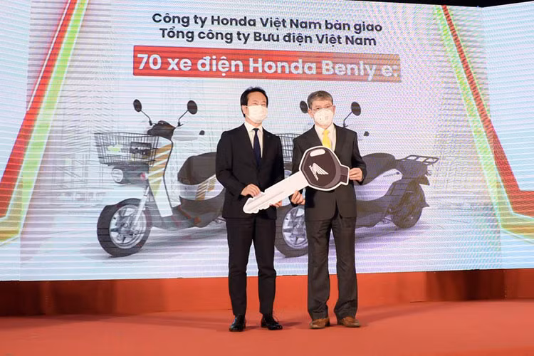 Su dung xe may dien Honda Benly e: giao hang tai Viet Nam