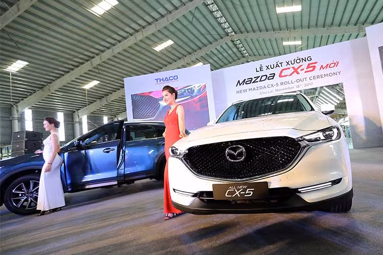 Theo khảo sát của PV tại một số đại lý của thương hiệu xe Mazda tại Việt Nam trong những ngày cuối năm 2017, hiện có khá nhiều dòng xe Mazda giảm giá. Riêng mẫu xe mới ra mắt là Mazda CX-5 2018 hoàn toàn mới lại đi ngược với mức tăng tới 30 triệu đồng.