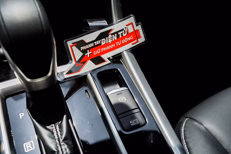 Mitsubishi Xpander 2022 vẫn tiếp tục sử dụng động cơ 1.5 lít công nghệ hút khí tự nhiên, sản sinh ra công suất tối đa 103 mã lực, mô men xoắn cực đại 141 Nm. Đi kèm hộp số tự động CVT (thay cho 4 cấp trước đây) hoặc hộp số sàn 5 cấp. Tất cả các phiên bản đều sử dụng hệ dẫn động cầu trước tiêu chuẩn.