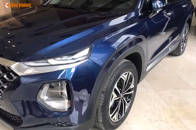 Với số tiền bỏ thêm ra hơi cao một chút so với đời cũ, tuy nhiên các khách hàng Việt sẽ nhận về chiếc SUV 7 chỗ được nâng cấp thêm về mặt khung gầm, gia cố vững chắc hơn đồng thời mang một diện mạo hoàn toàn mới đi kèm các trang bị tiện nghi an toàn, hấp dẫn.