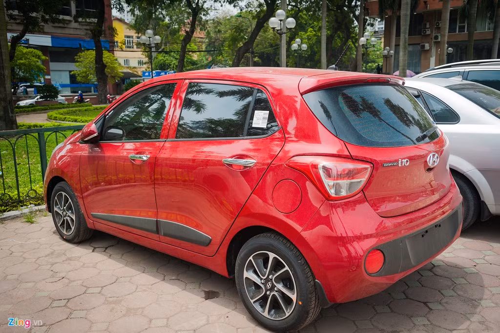 Tuy nhiên hiện tại, đơn vị phân phối chính hãng các mẫu xe Hyundai tại Việt Nam đã dừng việc nhập khẩu nhằm chuẩn bị cho kế hoạch mới của mình.
