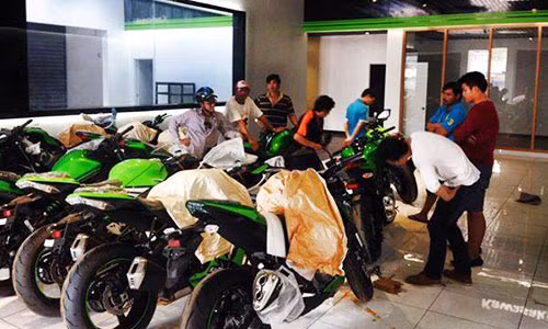 Được biết, không chỉ có Max Moto là nhà phân phối chính hãng sản phẩm của Kawasaki mà còn có tới 2 nhà phân phối nữa được hãng xe này lựa chọn. Như vậy tổng cộng sẽ có tới 3 nhà phân phối các sản phẩm Kawasaki chính hãng tại Việt Nam.