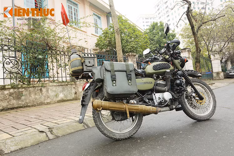 Theo chủ nhân của chiếc xe này cho biết, những người độ lên chiếc Minsk đến khi thành hình nó cũng tính sơ sơ có đến vài bác thợ đảm nhiệm; có bác thợ làm máy, có bác làm điện, có người thì làm khung và chế tạo các bộ phận gắn trên xe… để nó có thể chạy được trên mọi cung đường.