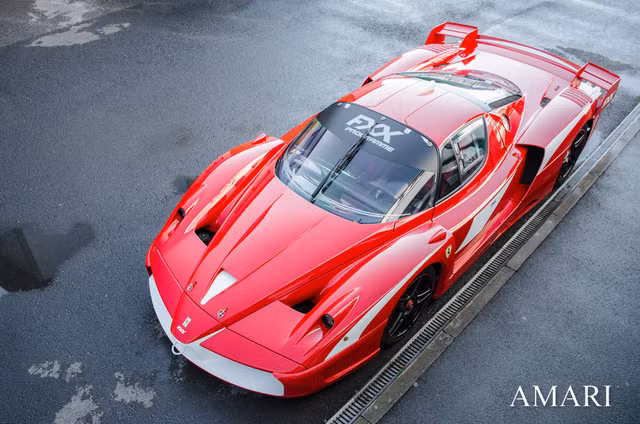 Trước mẫu siêu xe FXX K, hãng Ferrari đã từng sản xuất 29 chiếc siêu xe FXX dành riêng cho đường đua. Tương tự FXX K, siêu xe Ferrai FXX cũng trị giá lên tới cả triệu đô và chỉ có thể được sử dụng trong những sự kiện trên đường đua do hãng Ferrari tổ chức.