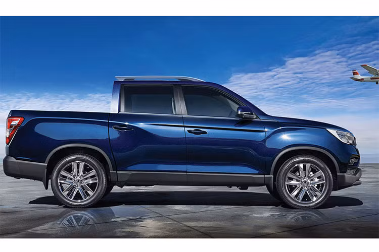 Theo hãng xe ôtô Hàn Quốc - Musso có nghĩa là con tê giác. SsangYong cam kết sẽ làm mới toàn bộ danh mục sản phẩm của mình và Musso là mẫu xe mới nhất trong kế hoạch "lột xác" kéo dài đến năm 2020.