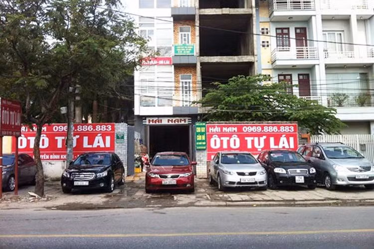Dich vu thue oto “chay hang” Tet Dinh Dau 2017