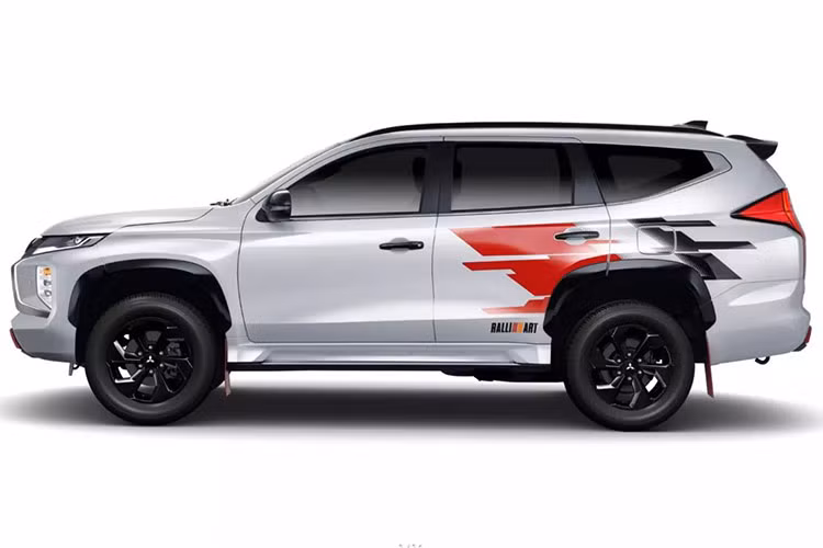 Mặc dù thương hiệu Ralliart có giá trị lớn trong làng đua xe nhưng nhà sản xuất ôtô Nhật Bản dường như chỉ đơn giản trang trí các mẫu xe phổ thông của mình với vài chi tiết nổi bật rồi gọi là phiên bản "Ralliart". 
