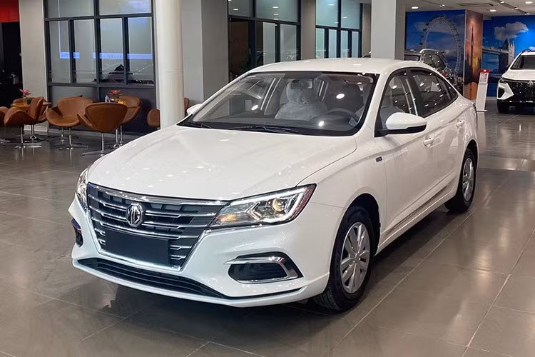 MG5 MT không phải là mẫu xe duy nhất được hãng MG áp dụng ưu đãi. Dòng xe MG5, ZS và HS đều được hãng tặng lệ phí trước bạ. Giá trị ưu đãi của MG5 dao động từ 52 - 58 triệu đồng, tùy theo phiên bản. Con số tương ứng của MG ZS là từ 53 - 63 triệu đồng và HS là từ 70 - 75 triệu đồng.
