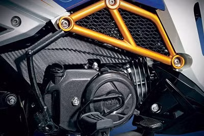 Mẫu xe StarX 125 được trang bị động cơ xy-lanh đơn, 4 kỳ, SOHC, làm mát bằng gió, dung tích 123 cc. Động cơ tạo ra công suất tối đa 9,5 mã lực tại vòng tua máy 8.000 vòng/phút và mô-men xoắn cực đại 10,8 Nm tại vòng tua máy 5.500 vòng/phút.
