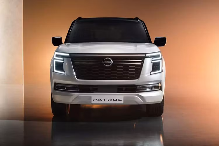 Thế hệ mới của Nissan Patrol được trang bị mâm xe hợp kim kích thước 22 inch, không chỉ giúp ngoại hình của xe thêm mạnh mẽ, bệ vệ mà còn giúp khoảng sáng gầm thêm rộng rãi.