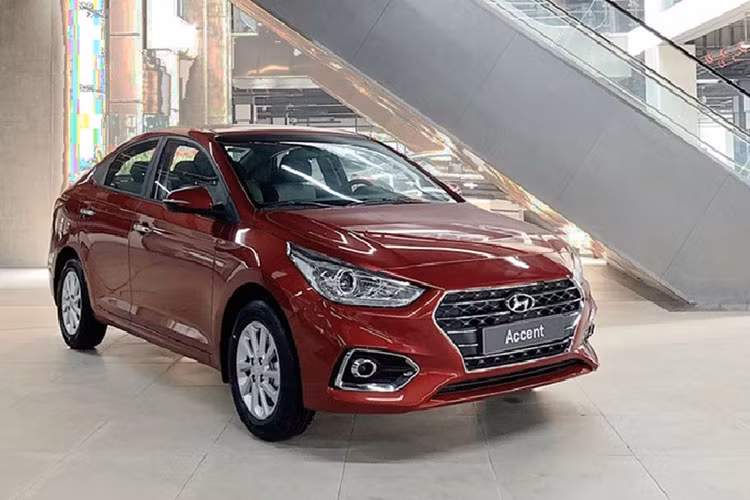 Doanh số sụt giảm so với tháng 1/2021 nhưng với 915 xe bán ra, Hyundai Accent tiếp tục đứng ở vị trí thứ 3. Với bản nâng cấp được tung ra thị trường từ cuối năm 2020, Hyundai Accent vẫn đang tạo được sức hút trên thị trường.