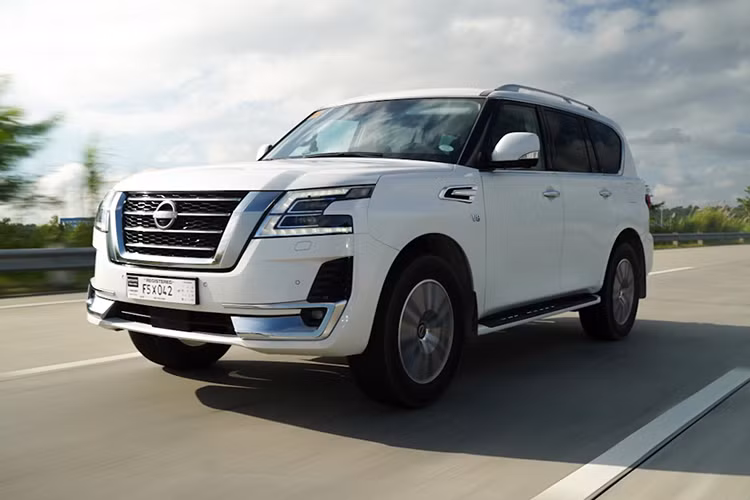 Tại Trung Đông, mức giá xe Nissan Patrol Y63 bán ra có mức khởi điểm khoảng 65.000 USD (tương đương 1,649 tỷ đồng), trong khi bản cao cấp nhất lên tới 105.000 USD (tương đương 2,664 tỷ đồng).