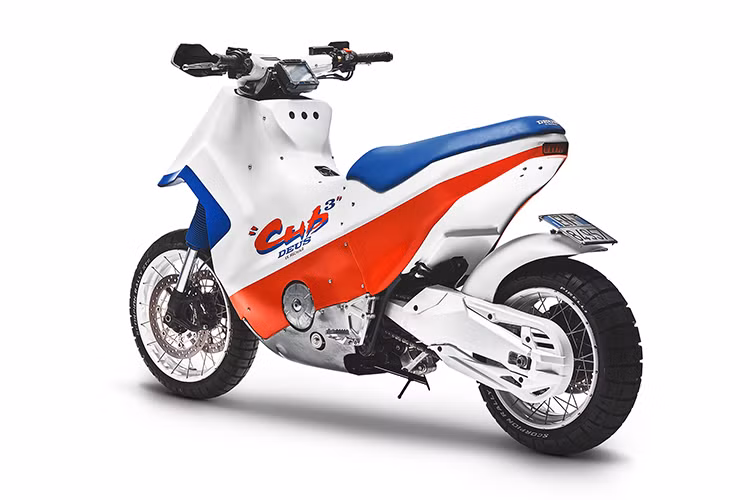 Nếu trực diện "sờ, nắn" mẫu xe tay ga độ này, chắc chắn một điều bạn sẽ khong thể nhận ra nó đã từng là mẫu xe tay ga địa hình đình đám Honda X-ADV vừa được ra mắt vào năm ngoái mà sẽ đoán là một phiên bản concept của hãng xe máy Nhật Bản sắp được ra mắt tới đây.