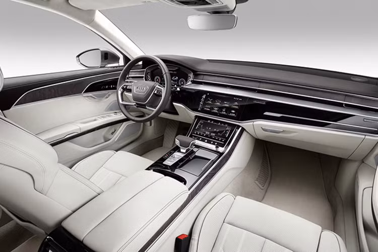 Mẫu xe sedan hạng sang Audi A8 hoàn toàn mới được phát triển dựa trên khung gầm ASF (Audi Space Frame) với sự kết hợp của nhiều loại vật liệu khác nhau, bao gồm nhôm, thép, magie và sợi carbon, nhằm tối ưu hóa độ bền, độ cứng cũng như khối lượng. Audi cũng quảng cáo khá nhiều cho hệ thống treo cơ điện tử mới của mình.
