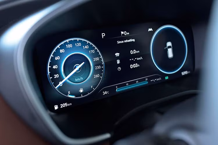 Hyundai SantaFe 2021 có 2 tùy chọn động cơ bao gồm: Động cơ xăng Smartstream Theta III 2.5L (mã hiệu G4KM) phun xăng đa điểm MPi cho công suất tối đa 180 mã lực tại 6.000 vòng/phút cùng Momen xoắn cực đại 232Nm tại 4.000 vòng/phút. Động cơ dầu Smartstream D2.2 (mã hiệu D4HE) cho công suất tối đa 202 mã lực tại 3.800 vòng/phút cùng Momen xoắn cực đại 441Nm ngay từ 1.750 vòng/phút.
