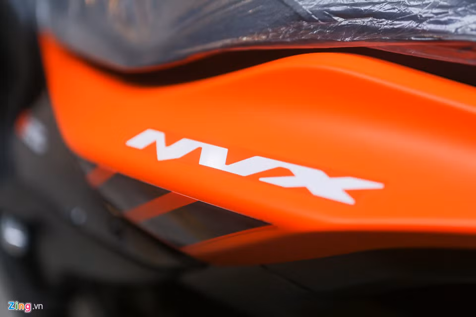 Dòng chữ NVX được in màu trắng phía đuôi xe, không phải logo dạng 3D. Trên thị trường hiện nay, toàn bộ các mẫu NVX đều bán dưới giá đề xuất. Kiểu dáng có phần thể thao, cồng kềnh của xe được đánh giá không phù hợp với người dùng đại trà.