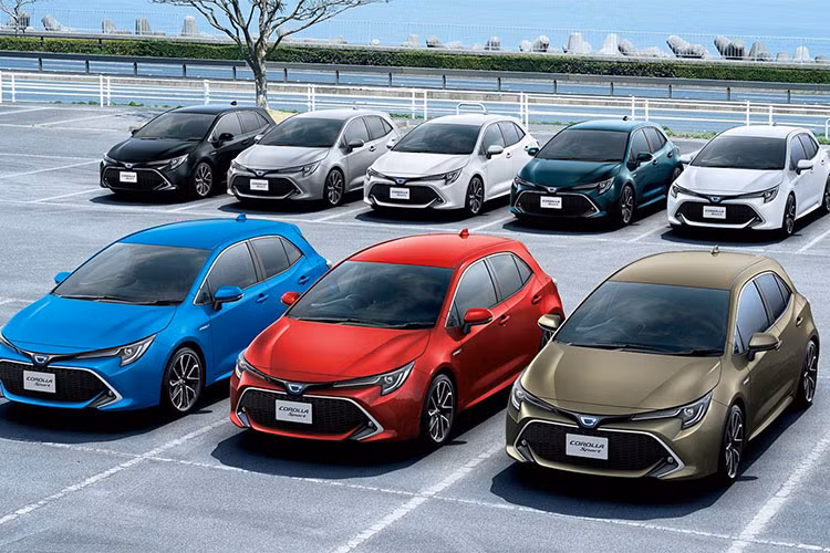 Tại thị trường nọi địa Nhật bản, mức giá khởi điểm của Toyota Corolla Sport mới là 22.000 USD (tương đương 540 triệu đồng) và sẽ bắt đầu được bán ra vào tháng 7/2018 tới. Mức giá này cũng được xem là ngang bằng với mẫu xe Toyota Corolla hatchback 2019 ở thị trường Mỹ.