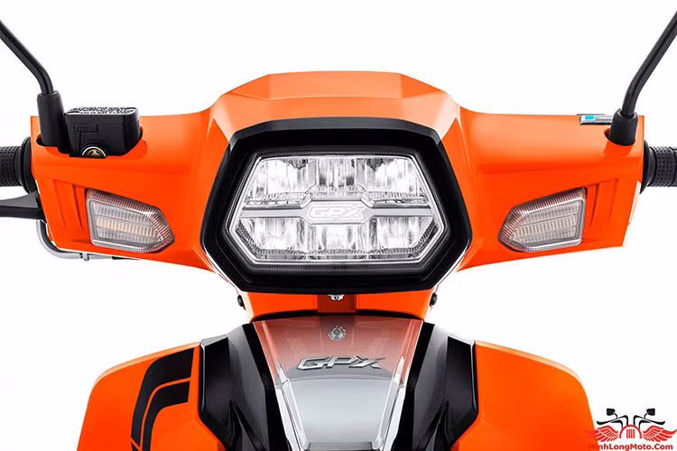 Trên xe còn được trang bị hệ thống chiếu sáng hoàn toàn bằng bóng LED đem lại ánh sáng rõ ràng và tiết kiệm hơn so với những mẫu xe máy số phổ thông bằng sợk đốt trong..