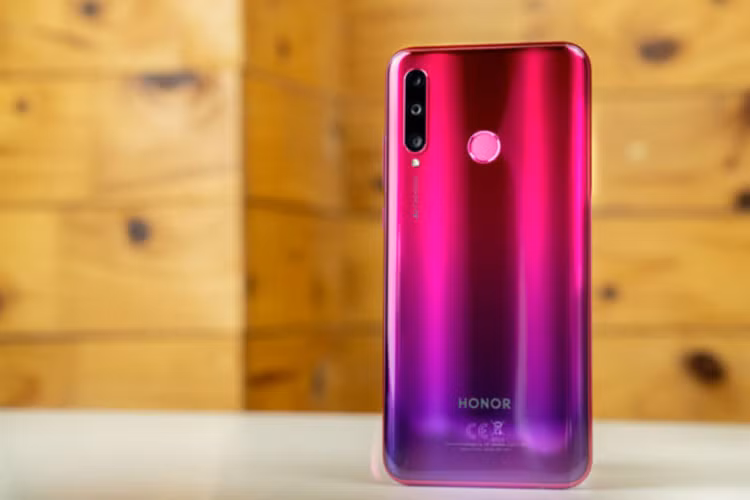 Nếu đam mê công nghệ, bạn có thể tìm thấy những sản phẩm của Honor có đuôi Lite như Honor 9 Lite, 10 Lite hay mới nhất là 20 Lite. Thực chất, chữ Lite có mang ý nghĩa là Light (Mỏng manh, yếu ớt) - tuy nhiên khi cầm trên tay mẫu điện thoại Honor giá rẻ này, bạn sẽ nghĩ khác.