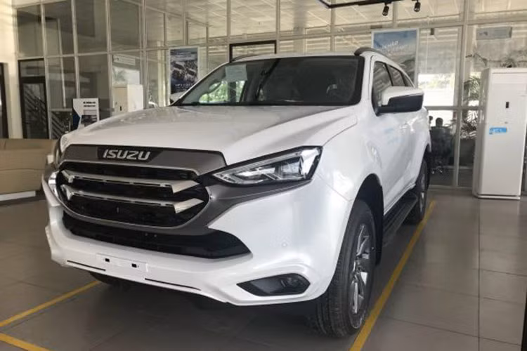 Mitsubishi Pajero Sport đạt doanh số 58 xe, Isuzu mu-X chỉ bán được 18 xe và lọt Top 3 xe có doanh số thấp nhất thị trường. Doanh số cộng dồn của 3 mẫu trên lần lượt là 512 xe, 399 chiếc và 103 xe.