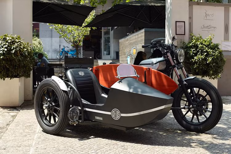 Được gọi bằng cái tên XV950 ‘D-Side’, chiếc Sidecar là dự án kết hợp thứ tư giữa hãng độ Deus Ex Machina và nhãn hiệu Yamaha.