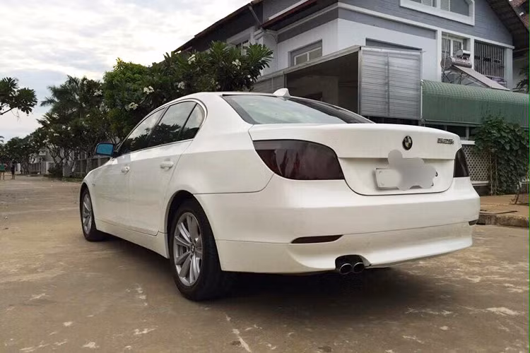 Tất nhiên, đây là một chiếc xe cũ tới 15 năm, nhưng điều này cho thấy sự mất giá của các mẫu xe Đức nói chung trên thị trường. Vì với tuổi đời như thế này, người mua xe còn phải lường trước các chi phí phát sinh để sửa chữa và bảo trì chiếc xe trong quá trình sử dụng, tốn kém hơn xe mới.