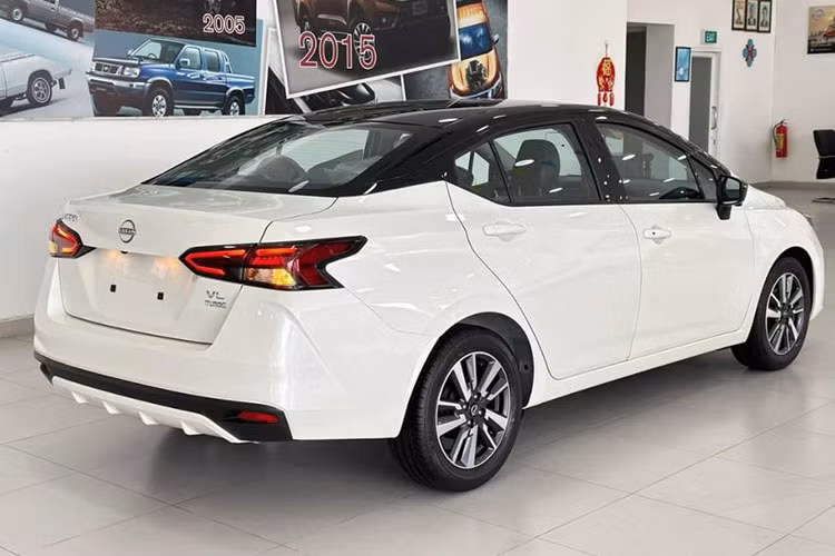 Nhiều khả năng, Nissan Almera 2024 về Việt Nam vẫn sử dụng động cơ xăng tăng áp 3 xi-lanh, dung tích 1.0L, tạo ra công suất tối đa 100 mã lực và mô-men xoắn cực đại 152 Nm. Động cơ này kết hợp với hộp số CVT. 