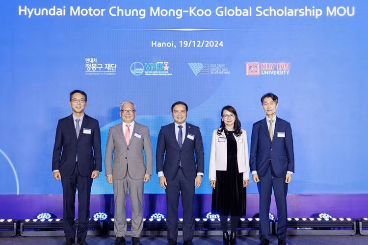 Hyundai Motor Chung Mong-Koo tang hoc bong cho sinh vien Viet Nam