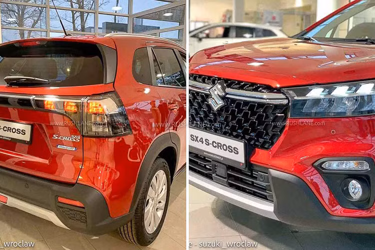 Đuôi xe Suzuki S-Cross 2022 khá giống Corolla Cross với tạo hình mới. Tuy nhiên, cụm đèn hậu của xe có kích thước khá lớn và chưa thực sự thẩm mỹ. Điểm nhấn ở đây là dải crom nối liền đèn hậu, cánh gió trên cao tích hợp đèn phanh LED. Cản sau được ốp nhựa 2 màu kích thước lớn với ống xả giả 2 bên tạo nên vẻ cân đối cho S-Cross 2022.