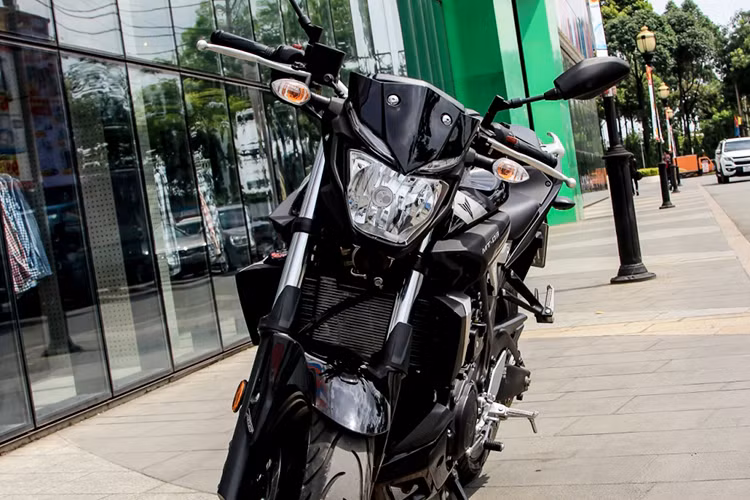 Là phiên bản naked-bike của chiếc R3, MT-03 cũng là mẫu xe phân khối lớn thứ 2 của Yamaha Việt Nam. Xe sử dụng chung một cơ sở khung sườn, động cơ, hệ thống treo KYB và một loạt các chi tiết khác, tuy nhiên MT-03 sở hữu kiểu dáng naked-bike thay vì sportbike như R3. So với R3, chiếc xe có vẻ ngoài "hầm hố" hơn với nhiều góc cạnh và bề mặt "cơ bắp".