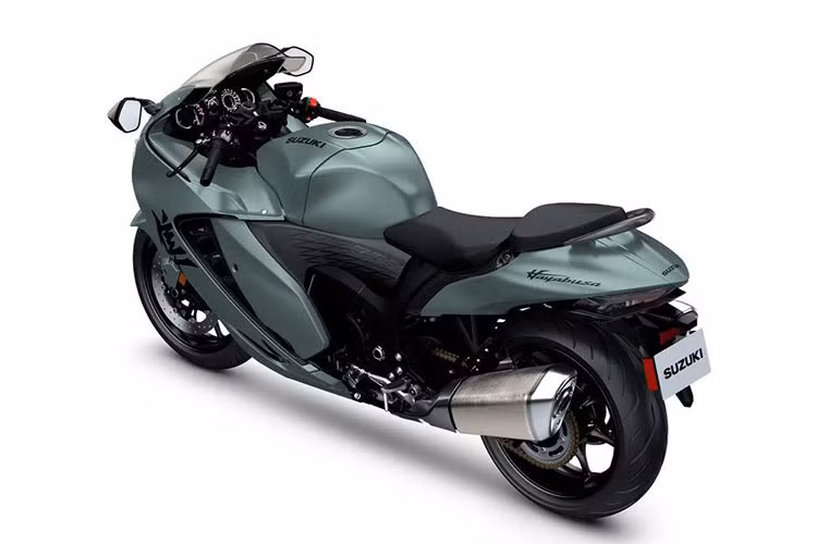 Hệ thống phanh trước sử dụng phanh đĩa kép với kẹp phanh Brembo Stylema 4 piston, trong khi phanh sau là phanh đĩa đơn với kẹp phanh Nissin 1 piston. Kích thước bánh xe và lốp lần lượt là 120/70 ZR17 M/C và 190/50 ZR17 M/C. 