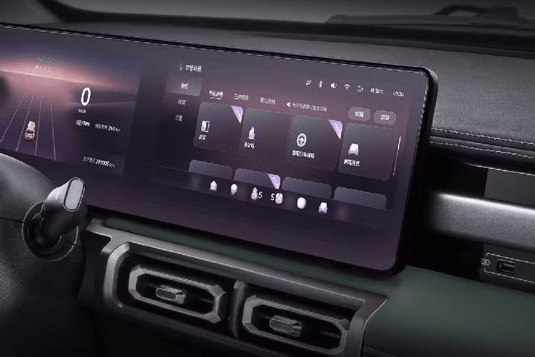 Baojun Yep được trang bị một mô tơ điện có công suất 67 mã lực và mô-men xoắn 140Nm, dẫn động cầu sau. Tốc độ tối đa của mẫu xe mini điện này là 100km/h.
