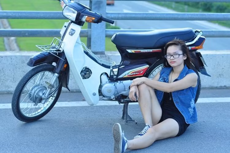 Cũng theo Phương tiết lộ, những chàng trai đi xe Honda Dream hay Wave bình dị, khoẻ khoắn và chân thành sẽ dễ chiếm được nhiều cảm tình của cô cũng như nhiều bạn gái khác chứ đôi khi cũng không cần hào nhoáng hay khoe mẽ ở vẻ bề ngoài.