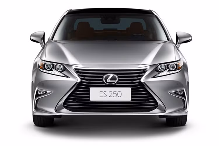 Cả ES350 và ES250 đều sử dụng hộp số tự động 6 cấp tiêu chuẩn và cấu hình dẫn động cầu trước. Mức tiêu hao nhiên liệu trung bình của bản ES350 là 9,5 lít/100 km và của bản ES250 là 8,0 lít/100 km.