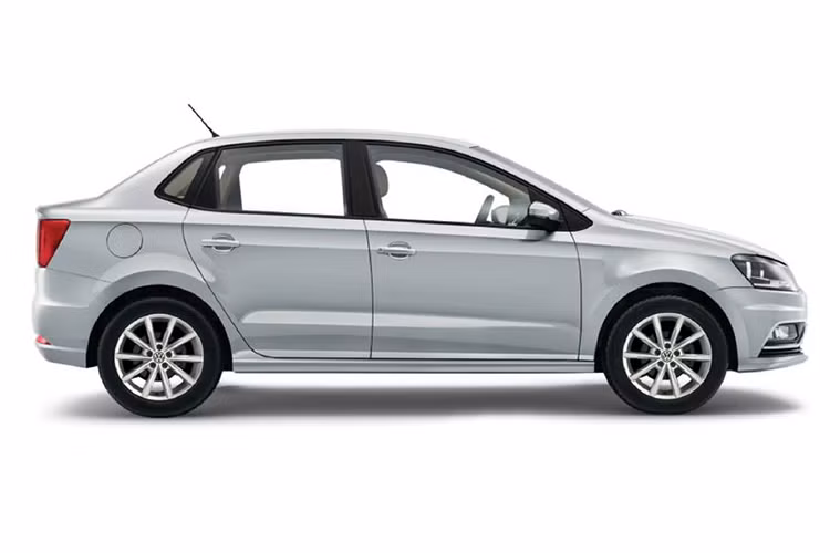 Trong khi thế hệ hatchback Polo thứ 6 hiện đã được Volkswagen bán ra tại châu Âu và nhiều quốc gia khác trên thế giới, một số thị trường như Ấn Độ vẫn tiếp tục chỉ có Polo đời 5 cùng các phiên bản khác nhau của nó. 
