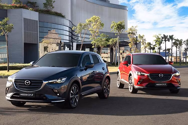 Tương tự người anh em CX-30, Mazda CX-3 cũng tăng doanh số trong tháng 9/2023 lên 100 xe. Tuy nhiên, sự tăng trưởng này vẫn không đủ để giúp Mazda CX-3 cải thiện thứ hạng mà phải đứng cuối cùng trong phân khúc SUV cỡ B. Trong tháng 9/2023, Mazda CX-3 cũng được điều chỉnh giá bán xuống còn 549 triệu đồng ở bản 1.5 Deluxe, 579 triệu ở bản 1.5 Luxury và 636 triệu ở bản 1.5 Premium