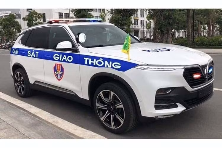 Hiện chưa rõ toàn bộ lực lượng xe công vụ tại Việt Nam có được thay thế bằng xe Việt VinFast hay không. Nhưng sau CSGT, chắc chắn nhiều người còn mong đợi một phiên bản khác của Cảnh sát cơ động, cảnh sát hình sự, cảnh sát đặc nhiệm,… mang thương hiệu Vinfast cho xứng "tầm vóc , tinh thần Việt".