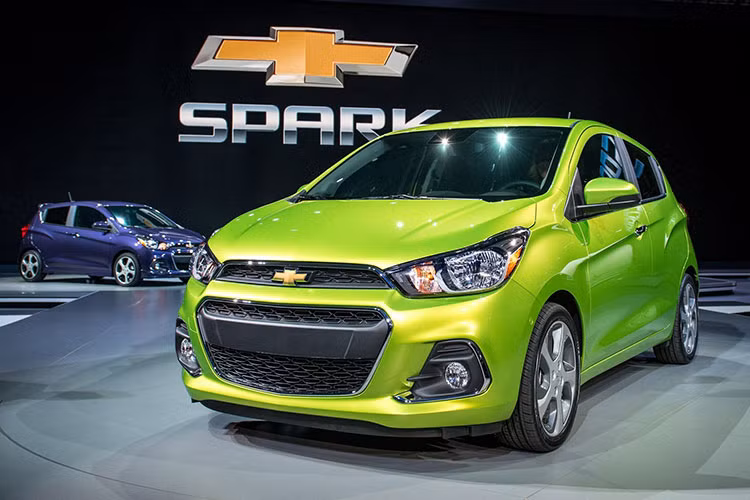  Chevrolet Spark Duo là mẫu xe gia đình cỡ nhỏ nhưng được đăng ký loại xe thuộc loại xe "tải mini van" kín thùng. Lợi thế của loại xe này là tiêu thụ ít nhiên liệu, vận hành dễ, đặc biệt mức trước giá rẻ, thuế trước bạ cũng chỉ 2% và phí đăng ký biển chỉ 500 nghìn đồng.