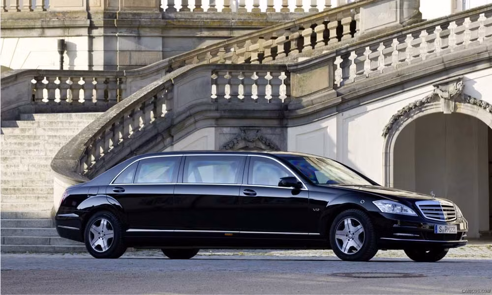Trong số những hãng sản xuất xe chống đạn, Mercedes-Benz là một trong những công ty hàng đầu về việc này, với hơn 80 năm kinh nghiệm ở lĩnh vực này. Chính vì vậy, họ biết rõ những gì là cần thiết và đáng giá cho một mẫu xe chống đạn.